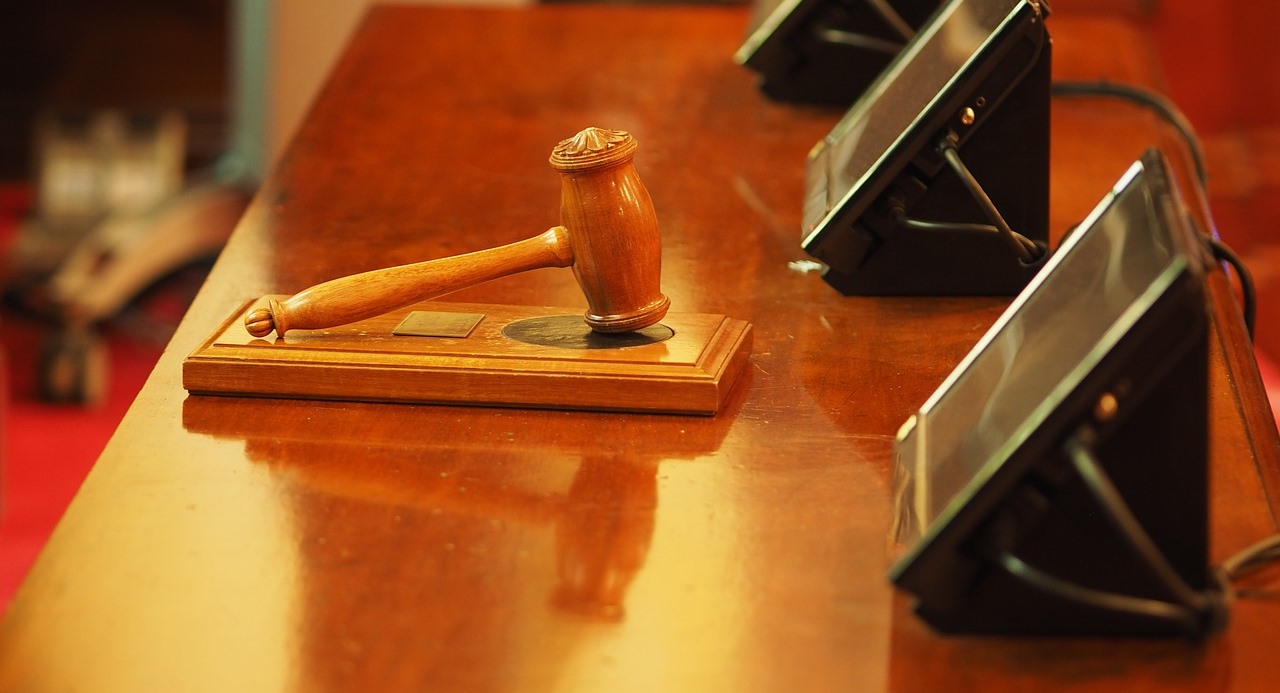 Court hammer
